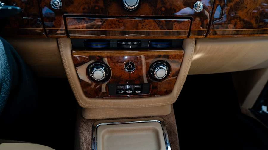 2010 Rolls-Royce Phantom VII - Image 18 of 25
