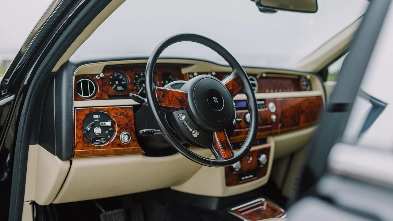 2010 Rolls-Royce Phantom VII - Image 12 of 31
