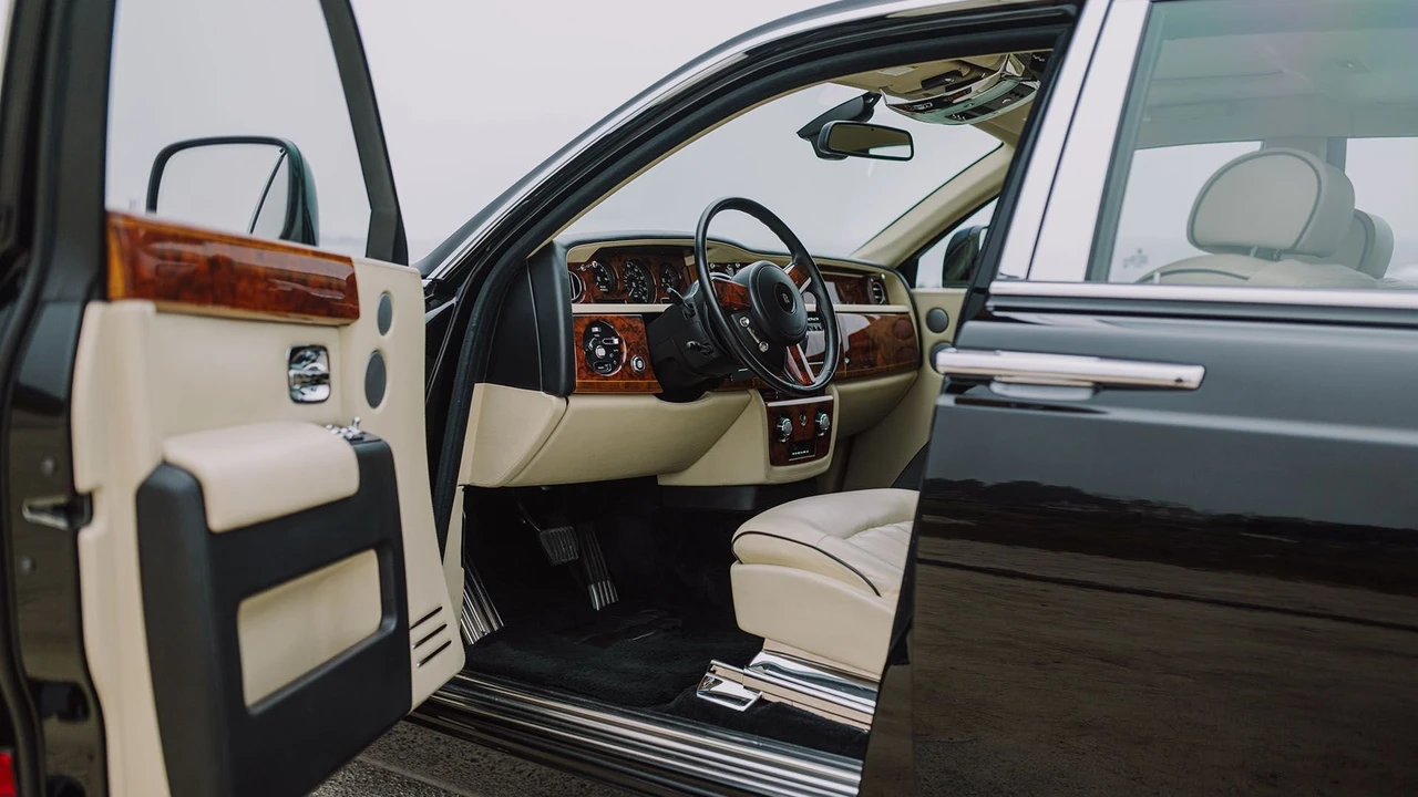 2010 Rolls-Royce Phantom VII - Image 30 of 31