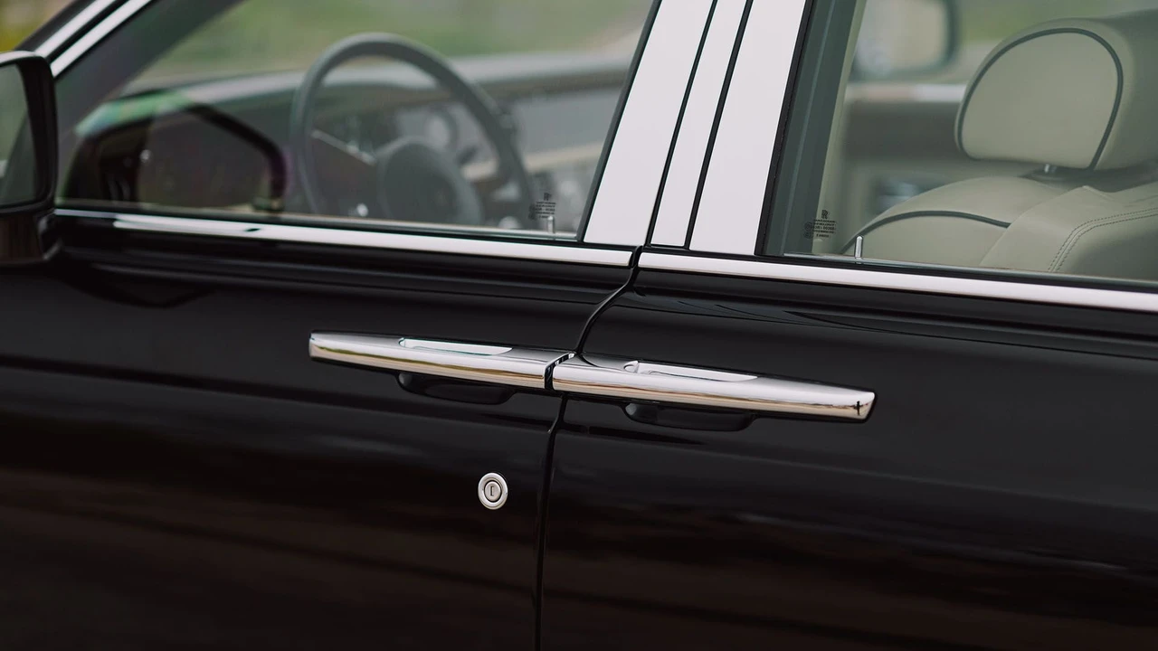 2010 Rolls-Royce Phantom VII - Image 18 of 31