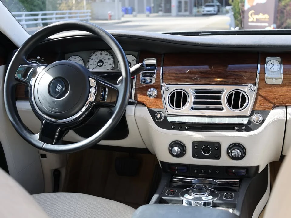 2010 Rolls-Royce Ghost 1st Gen - Image 12 of 16