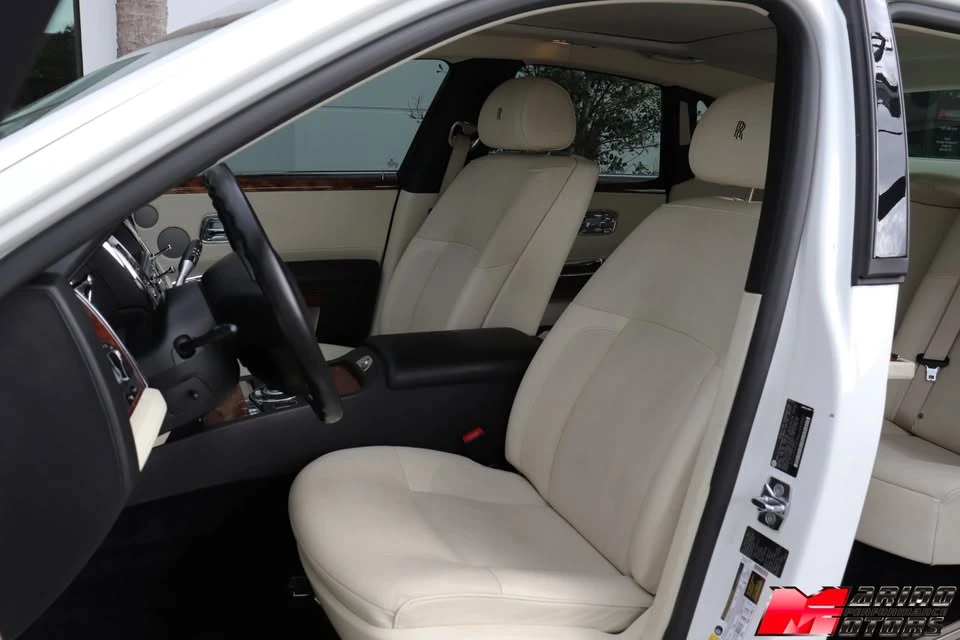 2010 Rolls-Royce Ghost 1st Gen - Image 11 of 15