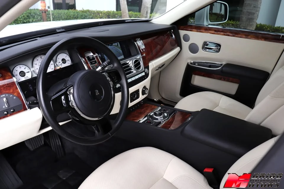 2010 Rolls-Royce Ghost 1st Gen - Image 2 of 15