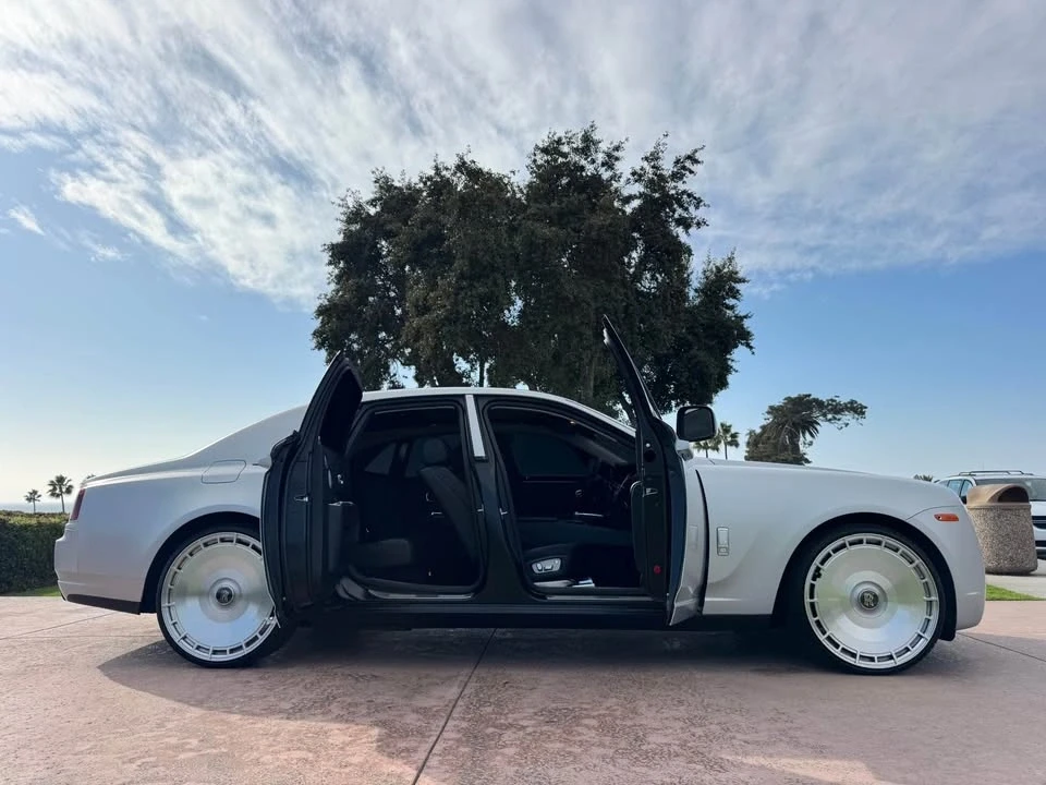 2010 Rolls-Royce Ghost 1st Gen - Image 2 of 11