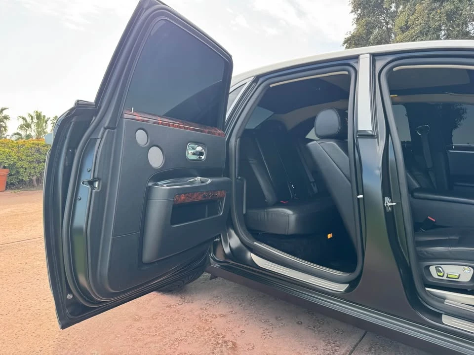 2010 Rolls-Royce Ghost 1st Gen - Image 11 of 15