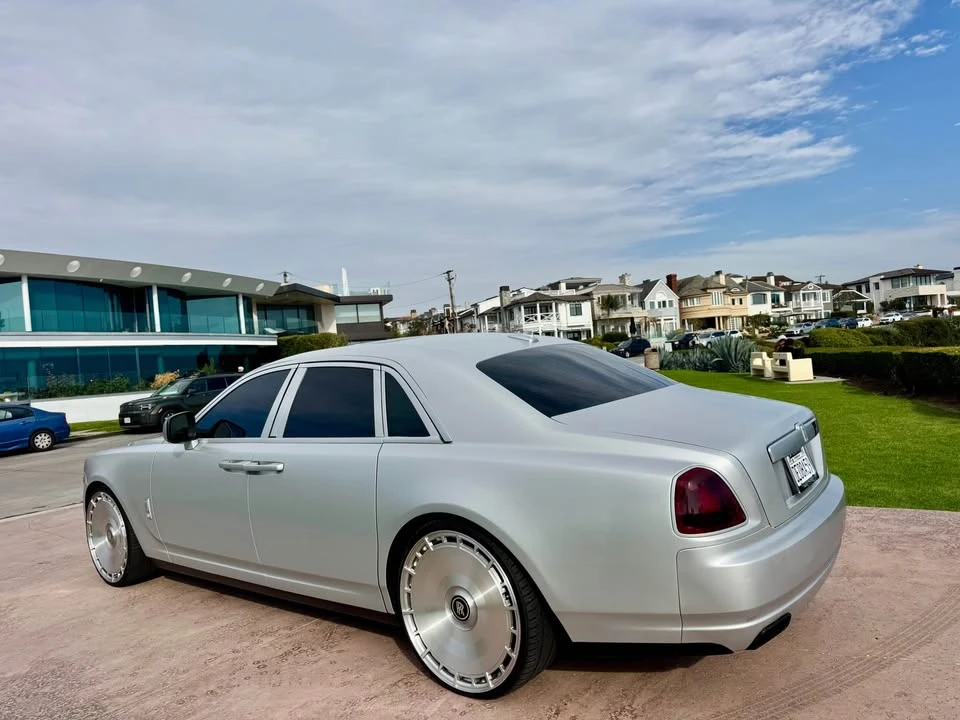 2010 Rolls-Royce Ghost 1st Gen - Image 3 of 15