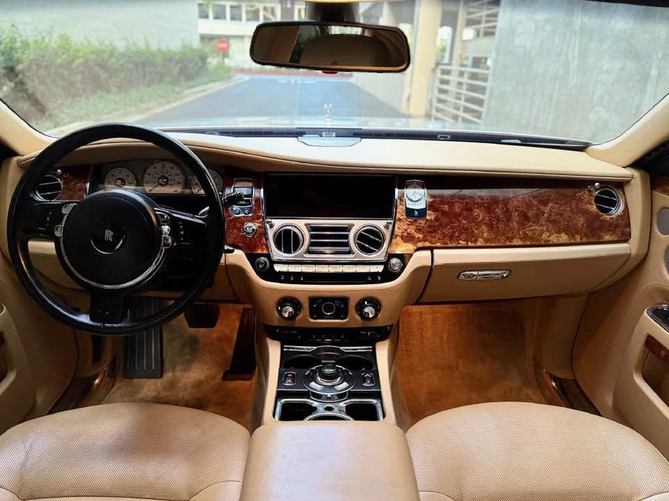 2010 Rolls-Royce Ghost 1st Gen - Image 14 of 17