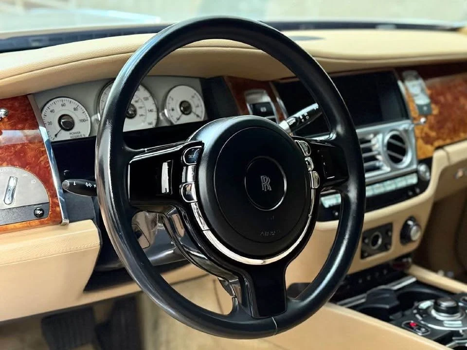 2010 Rolls-Royce Ghost 1st Gen - Image 13 of 17