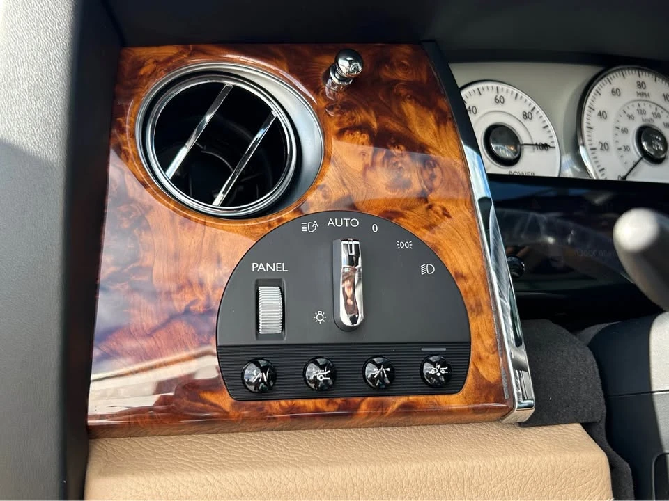 2010 Rolls-Royce Ghost 1st Gen - Image 19 of 19