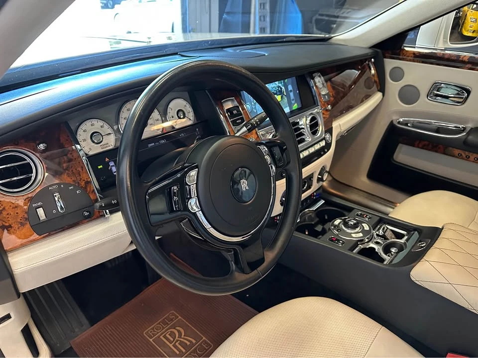 2010 Rolls-Royce Ghost 1st Gen - Image 12 of 20
