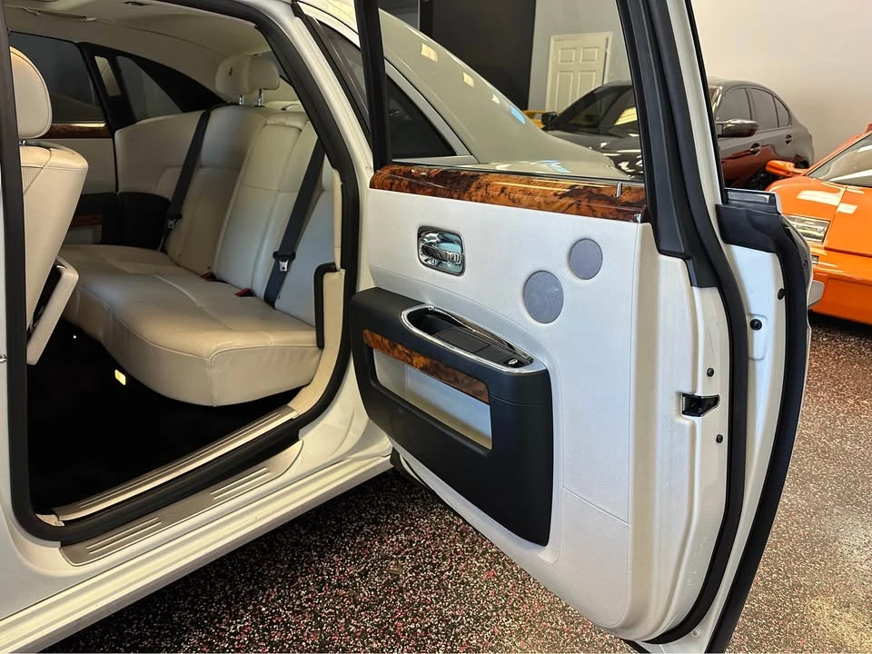 2010 Rolls-Royce Ghost 1st Gen - Image 4 of 20