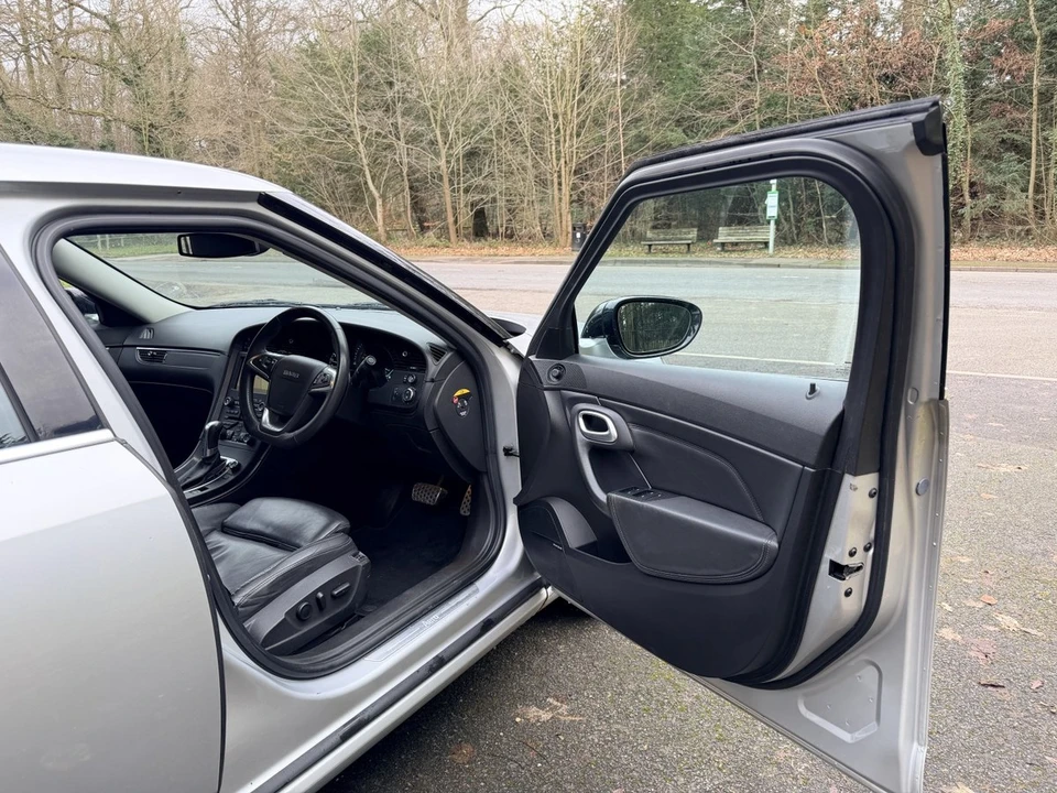 2010 Saab 9-5 2nd Gen - Image 15 of 30