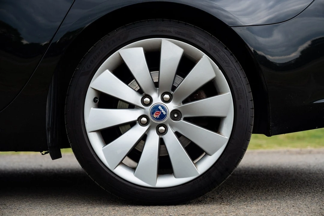 2010 Saab 9-5 2nd Gen - Image 19 of 30