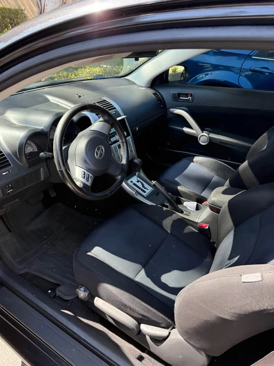2010 Scion tC - Image 5 of 11