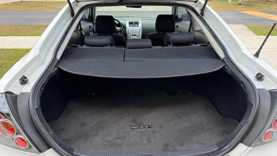 2010 Scion tC - Image 10 of 11
