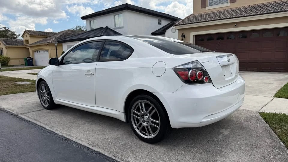 2010 Scion tC - Image 6 of 11