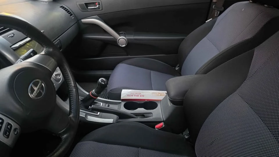 2010 Scion tC - Image 5 of 5