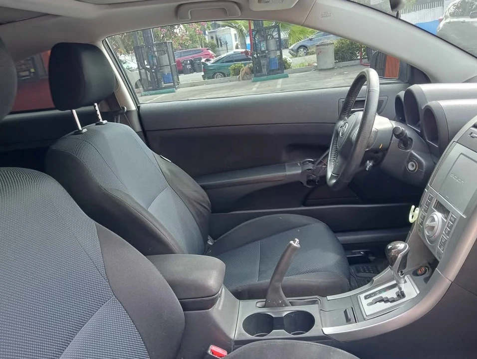 2010 Scion tC - Image 10 of 14