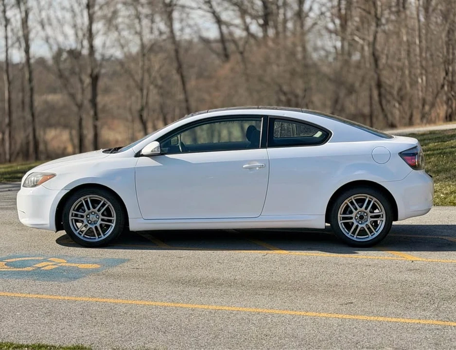 2010 Scion tC - Image 4 of 20