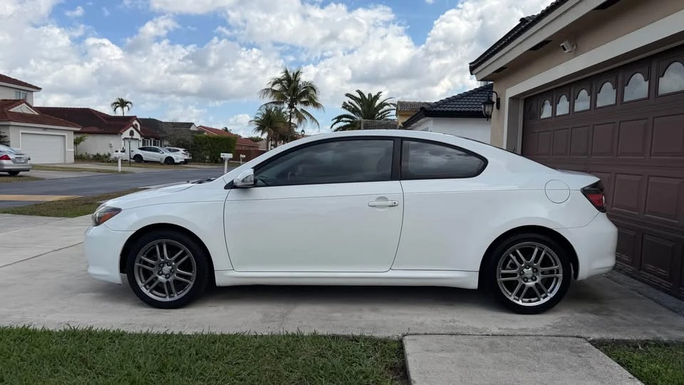 2010 Scion tC - Image 5 of 11
