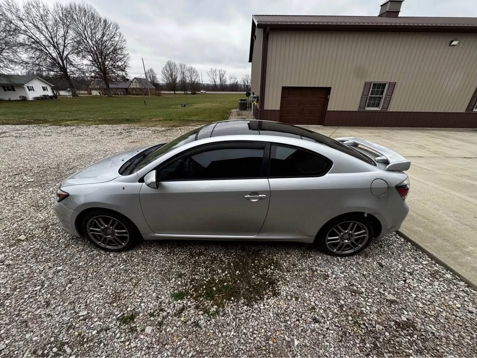 2010 Scion tC - Image 3 of 4