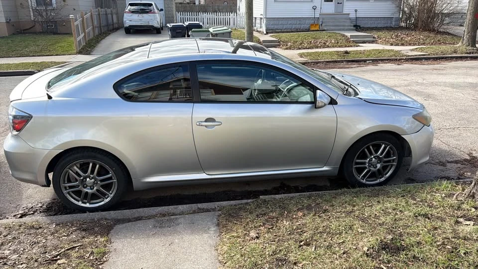 2010 Scion tC - Image 4 of 4