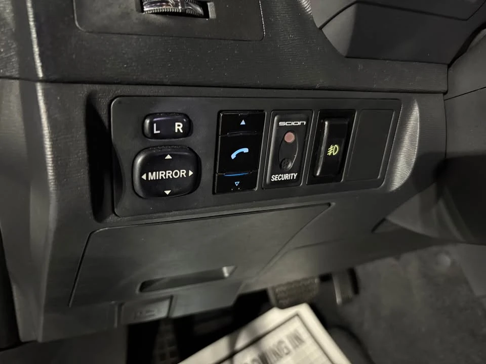 2010 Scion tC - Image 18 of 19