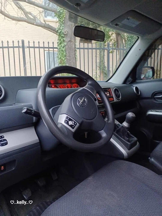 2010 Scion xB - Image 11 of 20