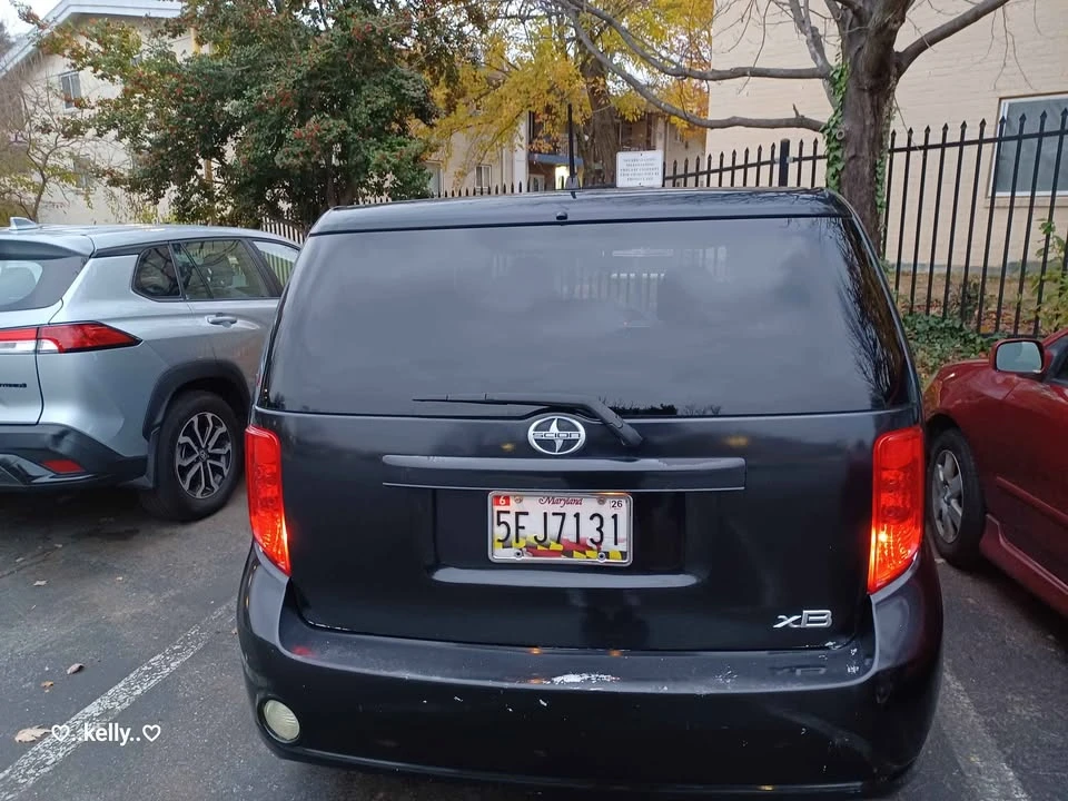 2010 Scion xB - Image 10 of 20