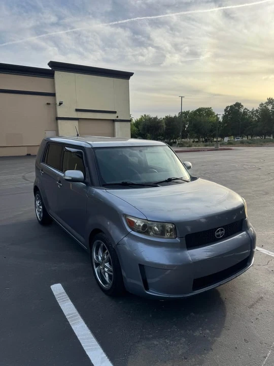 2010 Scion xB - Image 6 of 10