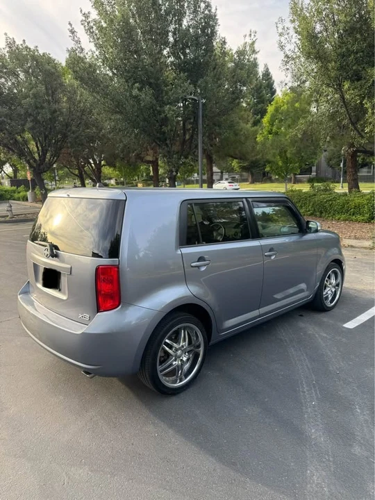 2010 Scion xB - Image 4 of 10