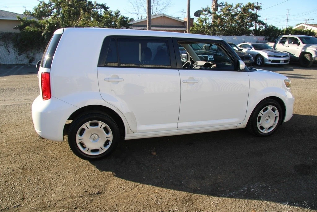 2010 Scion xB - Image 7 of 21