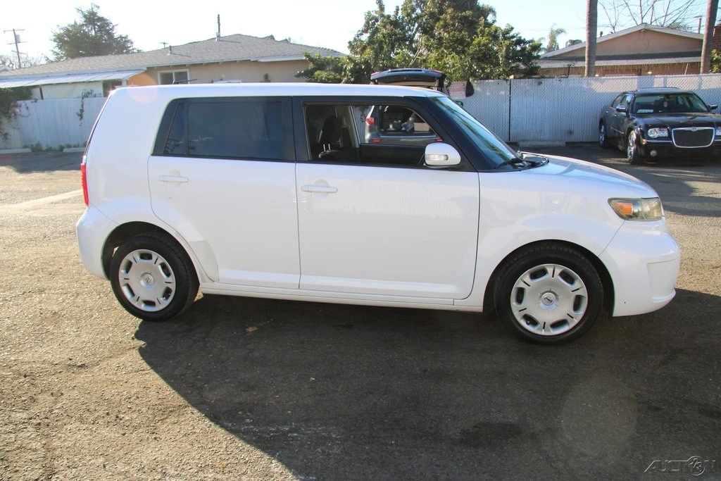 2010 Scion xB - Image 8 of 21