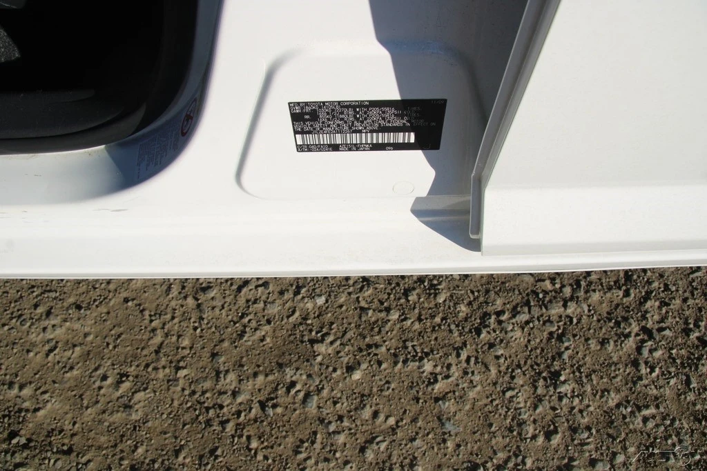 2010 Scion xB - Image 11 of 21