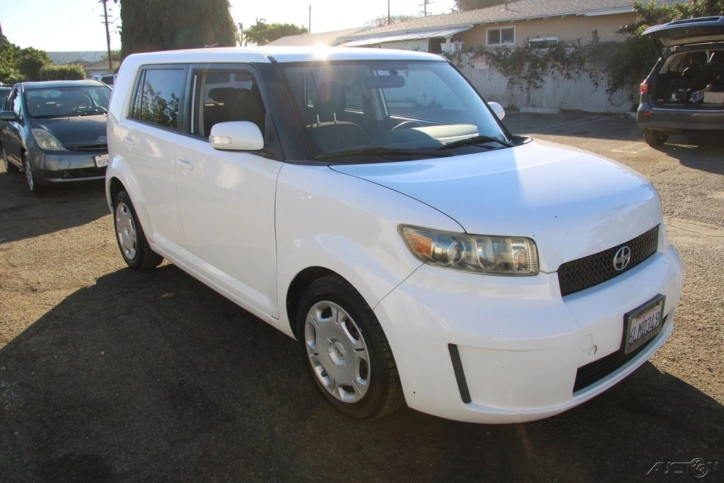 2010 Scion xB - Image 9 of 21