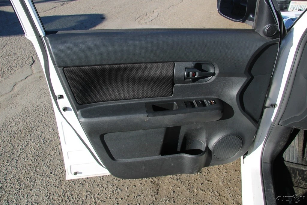 2010 Scion xB - Image 12 of 21