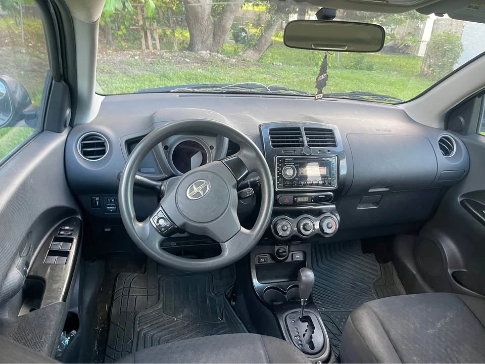 2010 Scion xD - Image 9 of 15