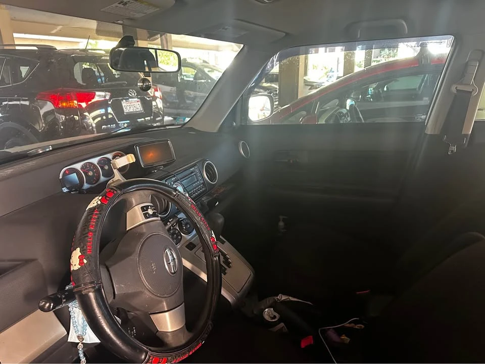2010 Scion xB - Image 5 of 11