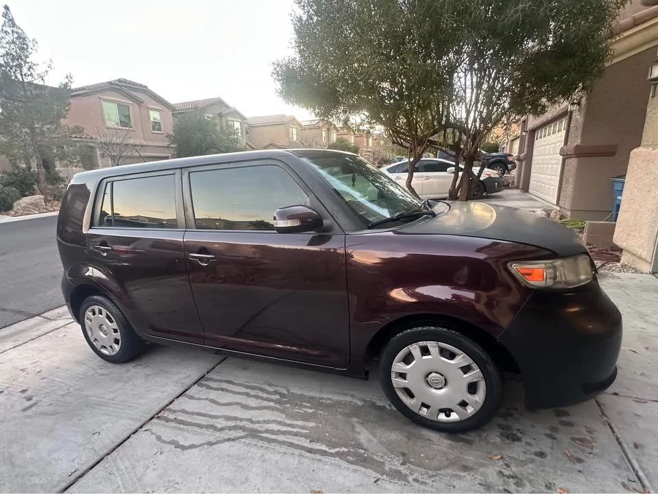 2010 Scion xB - Image 5 of 8