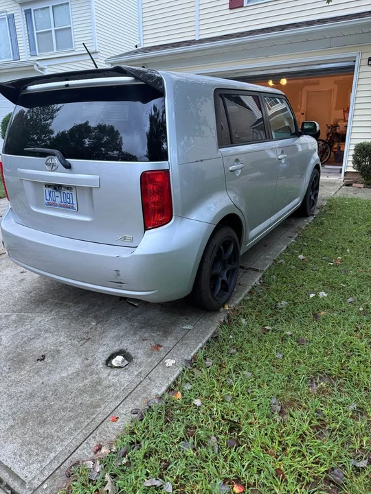 2010 Scion xB - Image 5 of 7