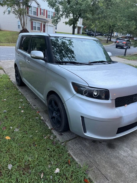 2010 Scion xB - Image 4 of 7