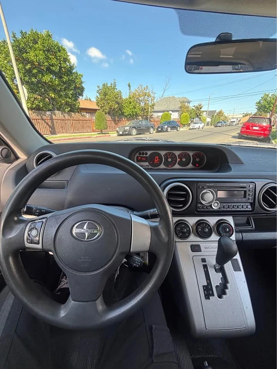 2010 Scion xB - Image 10 of 12