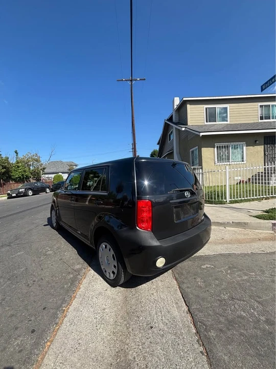 2010 Scion xB - Image 5 of 12