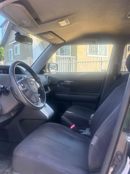 2010 Scion xB - Image 7 of 12