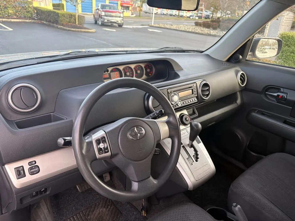 2010 Scion xB - Image 5 of 8