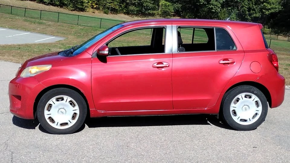 2010 Scion xD - Image 2 of 13