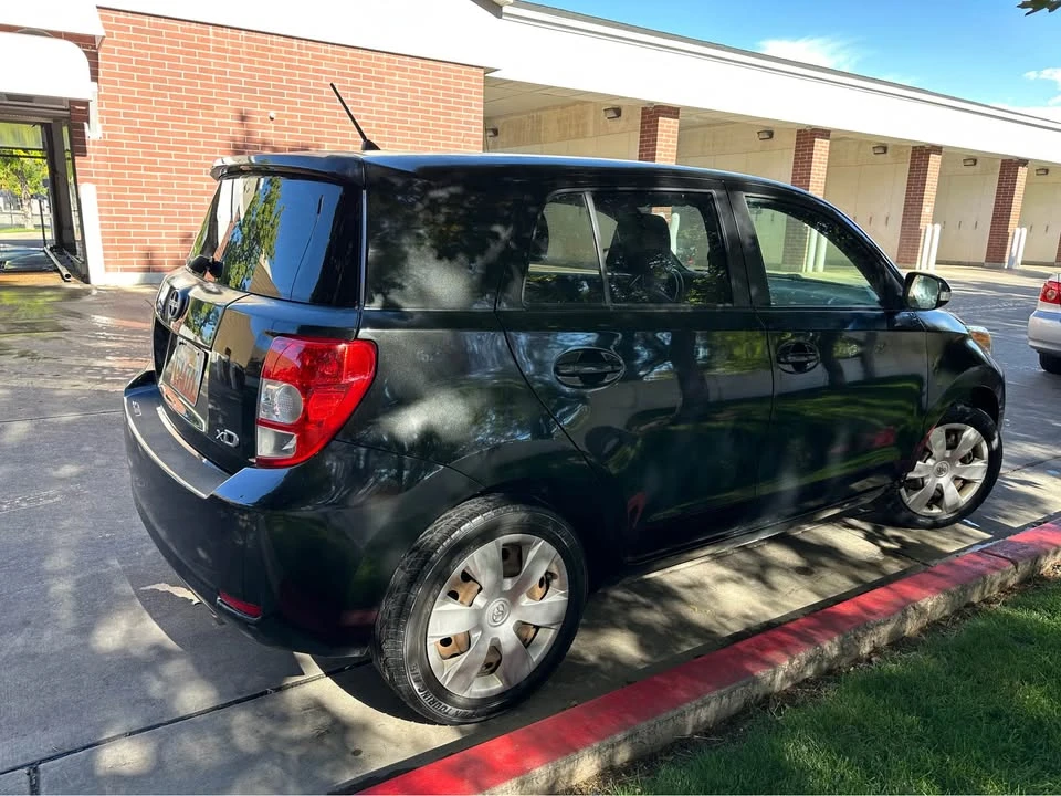 2010 Scion xD - Image 5 of 14