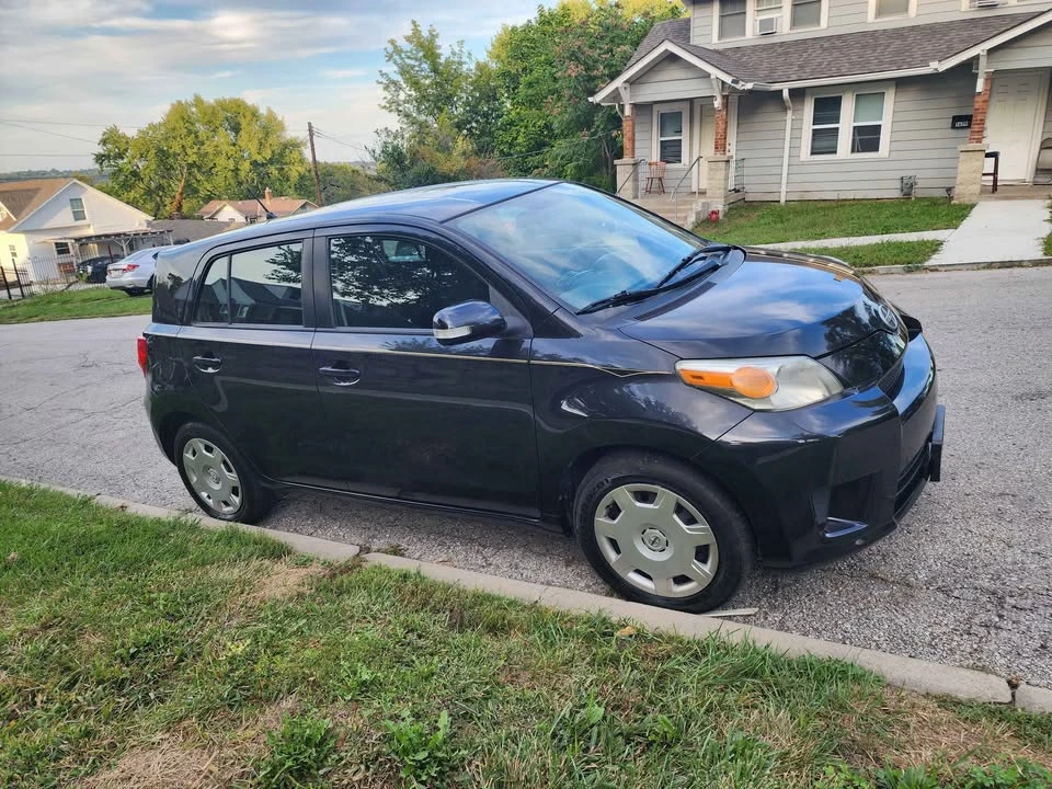 2010 Scion xD - Image 2 of 11