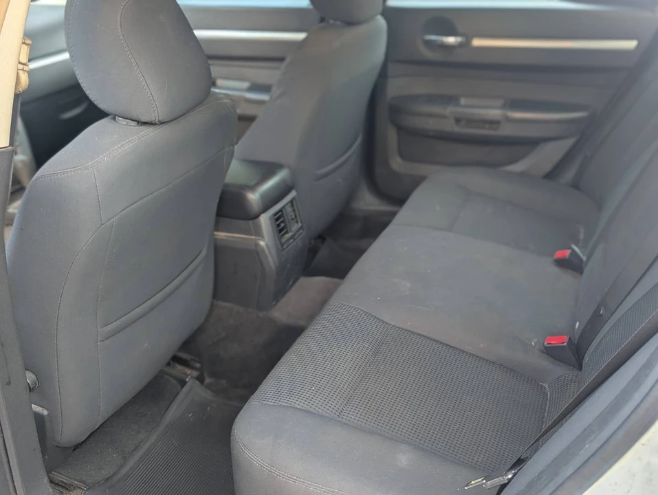 2010 Dodge Charger 6th Gen - Image 6 of 8