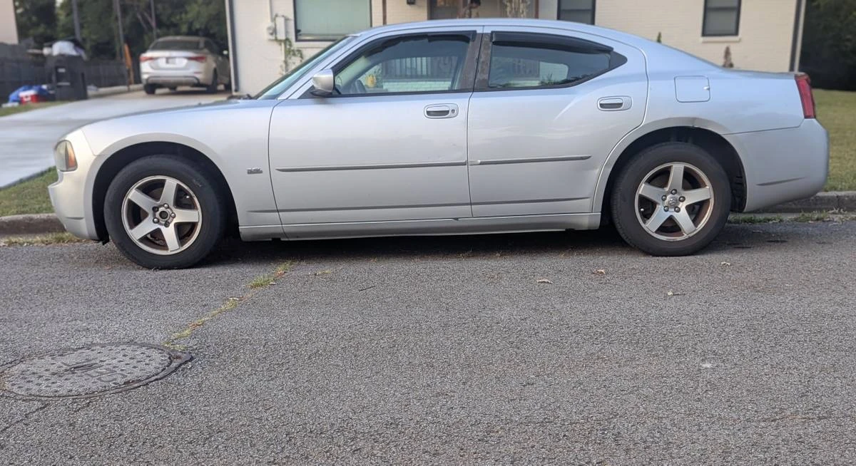 2010 Dodge Charger 6th Gen - Image 4 of 8